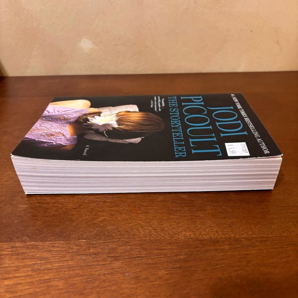 3/$20 📚 The Storyteller Jodi Picoult Paperback - Picture 6 of 7